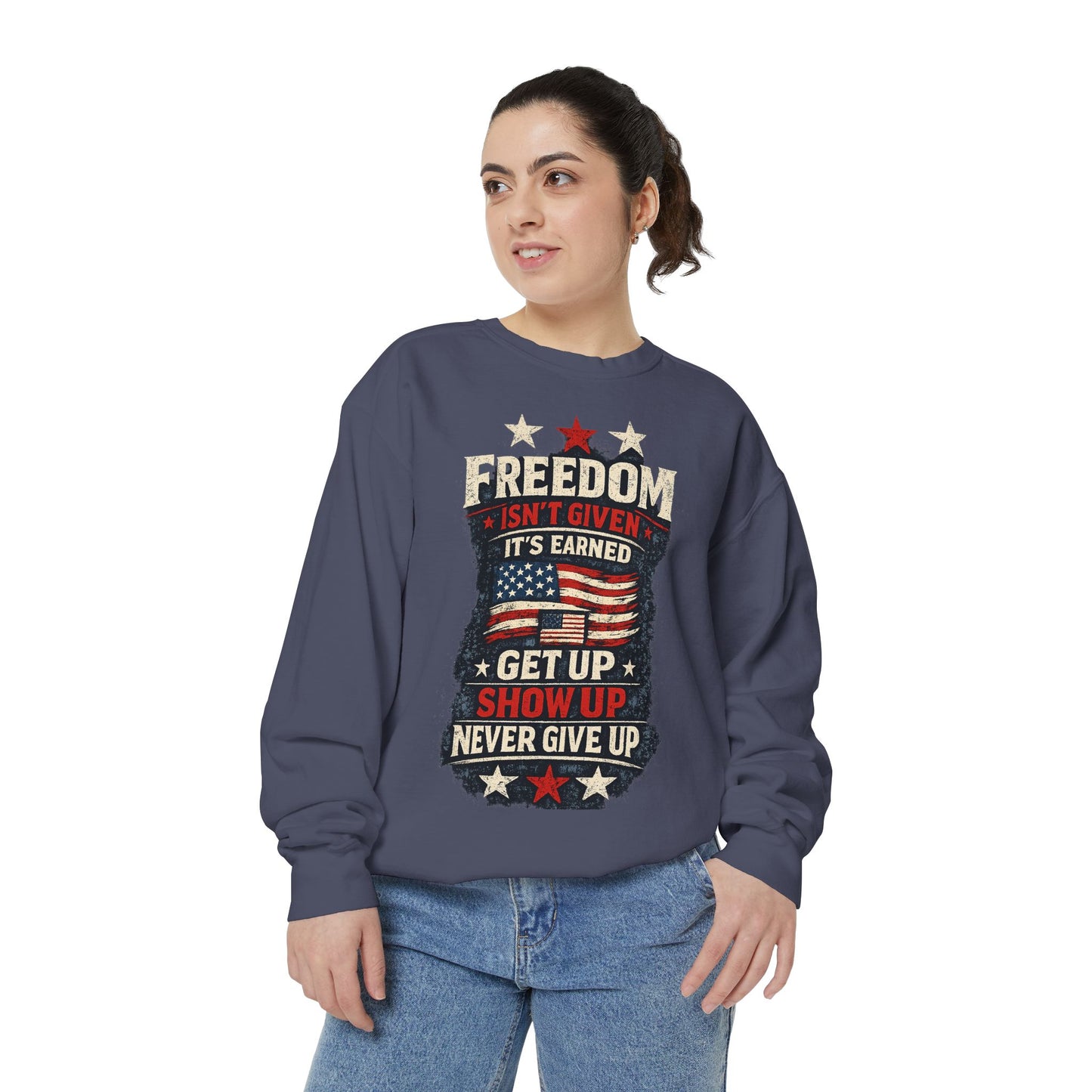 Never Give Up USA™ Patriotic Sweatshirt – Inspirational 4th of July Crewneck for Everyday Motivation
