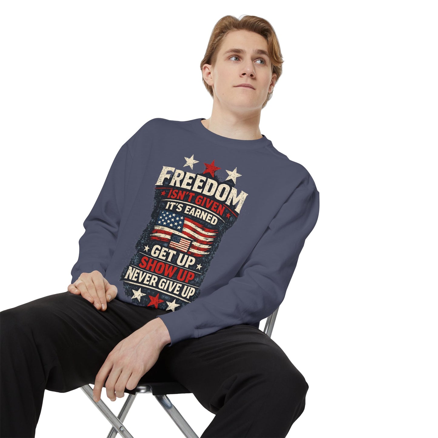 Never Give Up USA™ Patriotic Sweatshirt – Inspirational 4th of July Crewneck for Everyday Motivation