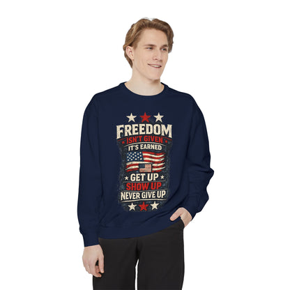 Never Give Up USA™ Patriotic Sweatshirt – Inspirational 4th of July Crewneck for Everyday Motivation