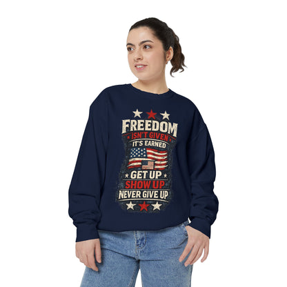 Never Give Up USA™ Patriotic Sweatshirt – Inspirational 4th of July Crewneck for Everyday Motivation