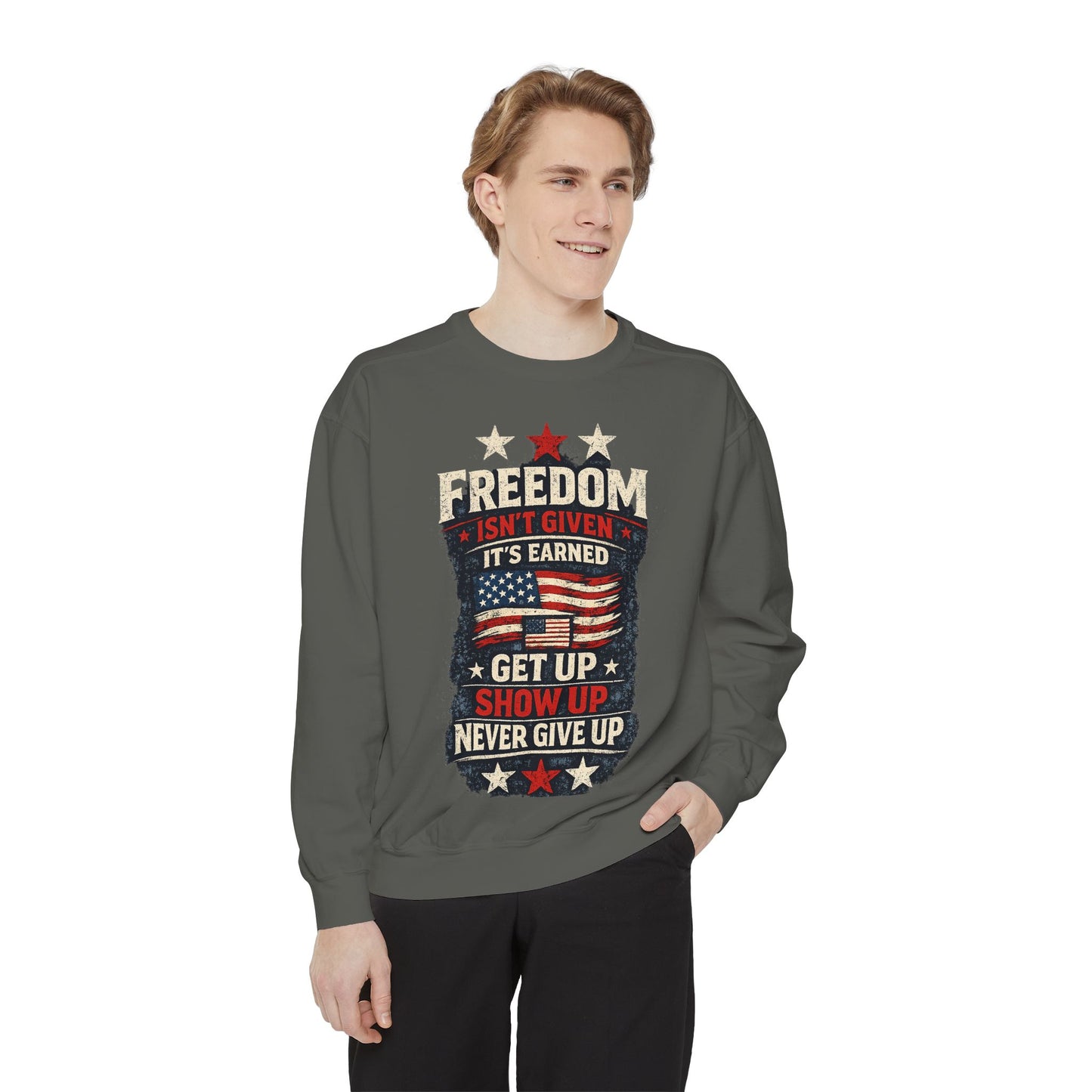 Never Give Up USA™ Patriotic Sweatshirt – Inspirational 4th of July Crewneck for Everyday Motivation