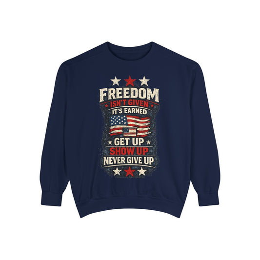 Never Give Up USA™ Patriotic Sweatshirt – Inspirational 4th of July Crewneck for Everyday Motivation