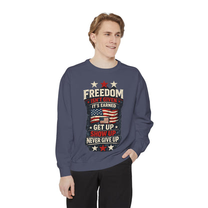 Never Give Up USA™ Patriotic Sweatshirt – Inspirational 4th of July Crewneck for Everyday Motivation